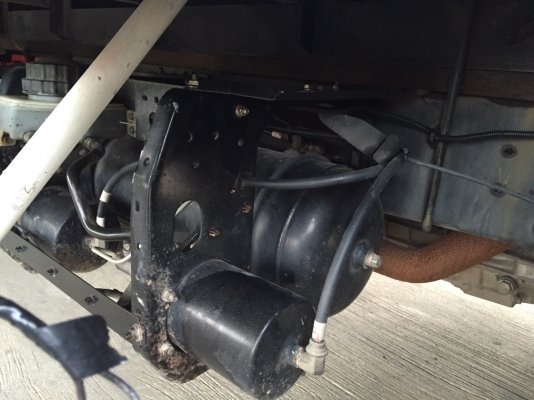 ขายHINO.Euro3.ซี่รี่ย์500. FC9JJLA เครื่องคอมมอนเรล.  175เเรงม้า.  เบรคจิ๊ฟฟี่ยาว 5.6เมตรตู้3บานปี2555(2012)สภาพสวยใครต้องการไม่ผิดหวังราคา990,000บาทจัดไฟเเนนได้ดูรถได้ที่เต็นท์รถ JJ.AUTOCAR 2 หลังวัดจันทราราม ติดถนนเพชรเกษมก.ม.ที่68.5 ฝั่งขาเข้านครปฐม-กร