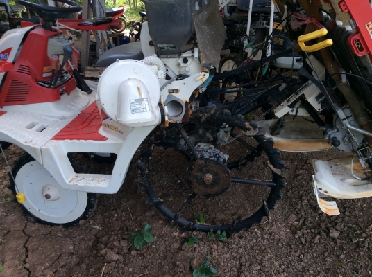 ขายรถดำนา yanmar vp4 รุ่นใหม่เก่านอก พร้อมใช้งาน ขายรถดำนา yanmar vp4 รุ่นใหม่เก่านอก พร้อมใช้งาน