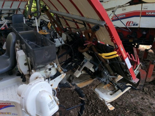 ขายรถดำนา yanmar vp4 รุ่นใหม่เก่านอก พร้อมใช้งาน ขายรถดำนา yanmar vp4 รุ่นใหม่เก่านอก พร้อมใช้งาน