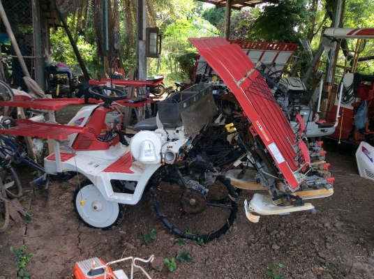 ขายรถดำนา yanmar vp4 รุ่นใหม่เก่านอก พร้อมใช้งาน ขายรถดำนา yanmar vp4 รุ่นใหม่เก่านอก พร้อมใช้งาน