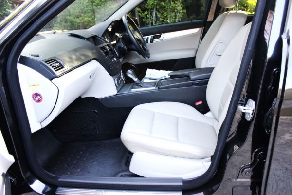 '10BENZ C200 AVANTGARDE ตัวท๊อปมือแรกออกศูนย์ราชครู เจ้าของขายเอง