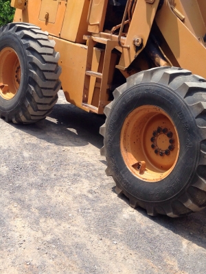 ขายรถตักล้อยางยี่ห้อ KOMATSU 510 เอกสารสัญญาซื้อขาย รถสวยสภาพดีไม่เคยทำสี(มีวีดีโอ ดูด้านใน)