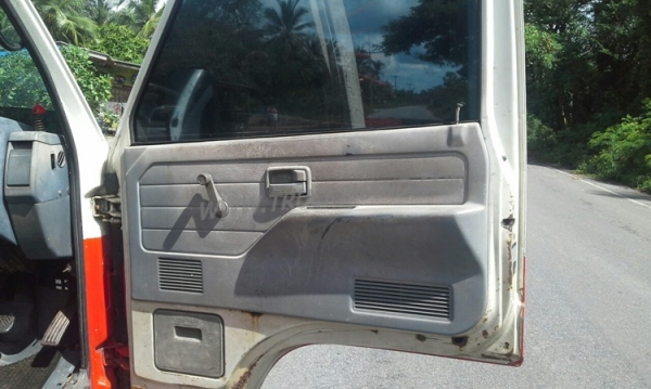 รถบรรทุกติดเครน ISUZU NKR เครนขนาด 2.5ตัน จดทะเบียน ปี 2536  เครื่อง 110 แรงม้า