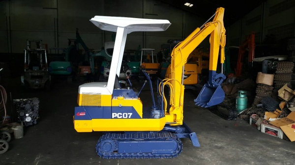 ขาย รถขุด KOMATSU รุ่น PC07  มือสองญี่ปุ่น แทร็กเหล็ก สลักแน่น ขึ้นรถปิคอัพได้ พร้อมใช้งาน มือถือ/LINE ID : 0818753444