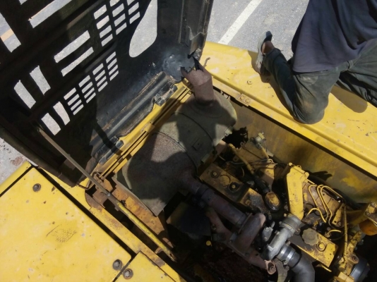 ขายรถแบคโฮ KOMATSU PC200-6 เอกสารเล่มทะเบียน ระไฟเต็ม ราคา 900000