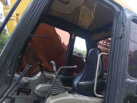 ขายรถแบคโฮ KOMATSU PC200-6 เอกสารเล่มทะเบียน ระไฟเต็ม ราคา 900000