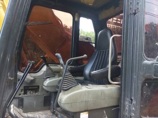 ขายรถแบคโฮ KOMATSU PC200-6 เอกสารเล่มทะเบียน ระไฟเต็ม ราคา 900000