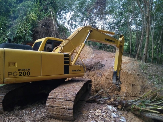 ขายรถแบคโฮ KOMATSU PC200-6 เอกสารเล่มทะเบียน ระไฟเต็ม ราคา 900000