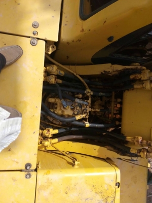 ขายรถแบคโฮ KOMATSU PC200-6 เอกสารเล่มทะเบียน ระไฟเต็ม ราคา 900000