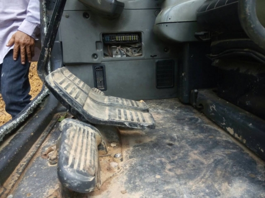 ขายรถแบคโฮ KOMATSU PC200-6 เอกสารเล่มทะเบียน ระไฟเต็ม ราคา 900000