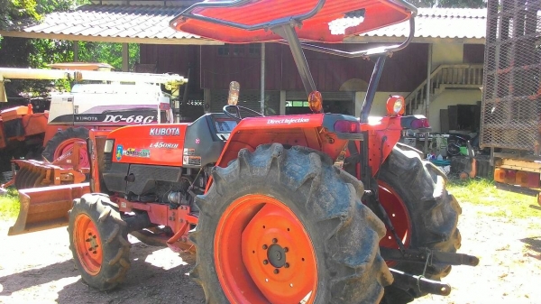 ขายรถไถ KUBOTA L4508Di สภาพดีเดิมๆพร้อมใช้งาน อุปกรณ์ครบ 3 ชิ้นมีพร้อมดันหน้า ผานพรวนและ โรตารี่