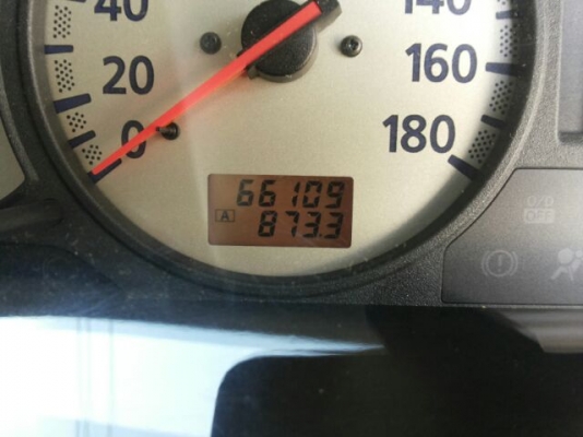 NISSAN URVAN 04 มือ1 ออกห้าง ใช้มา 6 หมื่นกิโล แท้ๆ สวยๆเดิมๆ เครื่องดีเซลเดิมแน่นๆ รถเดิมบางทั้งคัน แอร์เย็นพร้อมหน้าหลัง ช่วงล่างสมบรูณ์  พร้อมใช้งาน