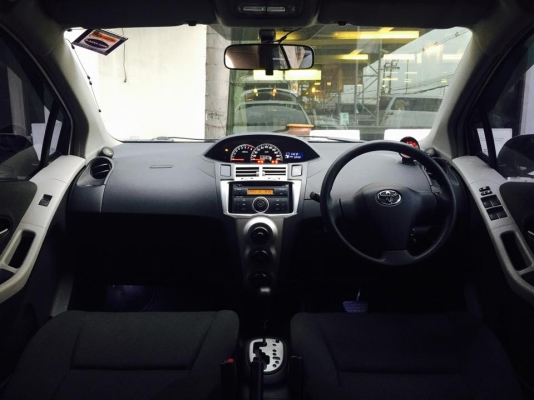 Toyota Yaris สีขาวแท้ ขายถูก ถูก สวยจริงคะคันนี้