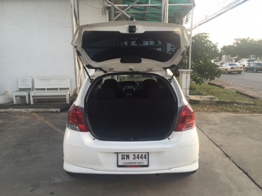 Toyota Yaris สีขาวแท้ ขายถูก ถูก สวยจริงคะคันนี้
