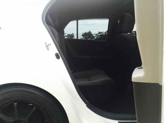 Toyota Yaris สีขาวแท้ ขายถูก ถูก สวยจริงคะคันนี้