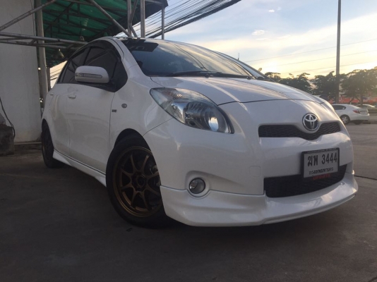 Toyota Yaris สีขาวแท้ ขายถูก ถูก สวยจริงคะคันนี้