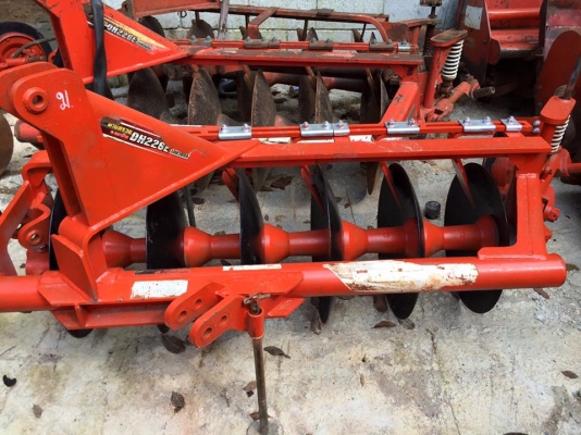 ขายรถไถKubota L3408 (4WD) พร้อมใบมีดหน้าใหม่และผานพรวน รถพร้อมใช้งาน