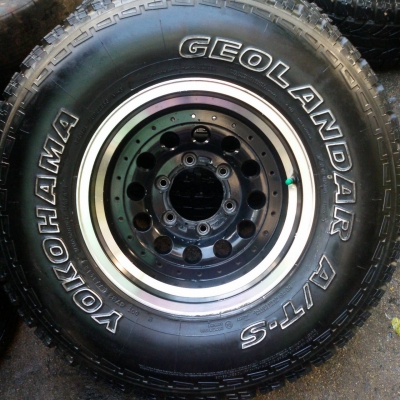 ล้อขอบ 15  6รู กว้าง 8.5 พร้อมยางปี 14 YOKOHAMA 31*10.5 ทั้งชุด 17,000