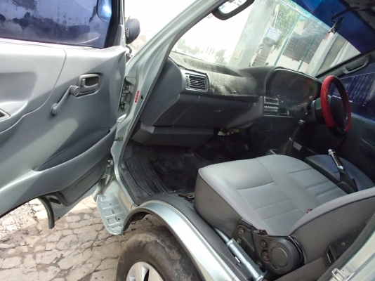 รถบ้านเจ้าของขายเอง รถตู้หลังคาสูงCOMMUTER ดีเซล 3000 cc เครื่องดีเดิมไม่มีชนแอร์ฉ่ำทีวีCD ครบสวยสอาดพร้อมใช้ พร้อมโอน