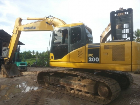ขายรถแบคโฮ KOMATSU PC200-7 เอกสารเล่มทะเบียน 7000 ชม.ราคา 2300000