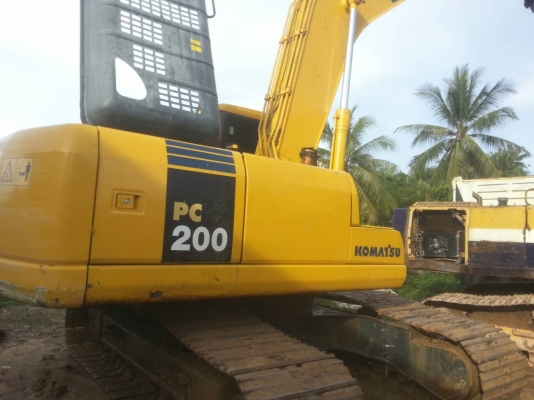 ขายรถแบคโฮ KOMATSU PC200-7 เอกสารเล่มทะเบียน 7000 ชม.ราคา 2300000
