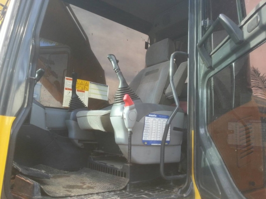 ขายรถแบคโฮ KOMATSU PC200-7 เอกสารเล่มทะเบียน 7000 ชม.ราคา 2300000