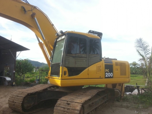 ขายรถแบคโฮ KOMATSU PC200-7 เอกสารเล่มทะเบียน 7000 ชม.ราคา 2300000