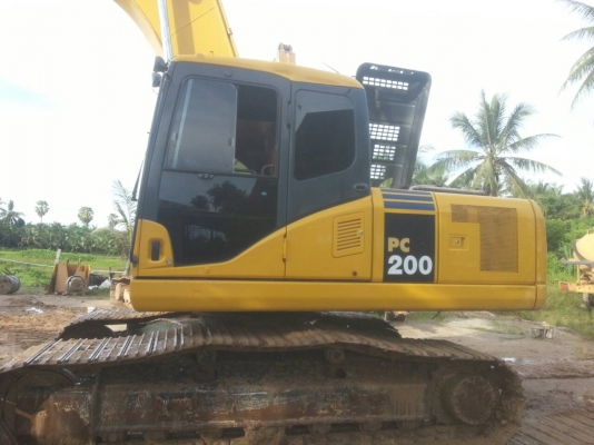 ขายรถแบคโฮ KOMATSU PC200-7 เอกสารเล่มทะเบียน 7000 ชม.ราคา 2300000