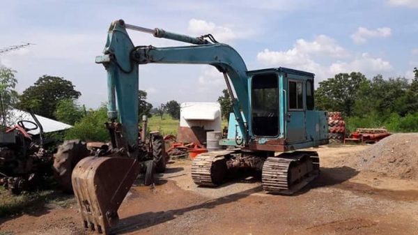 ขายรถเเบ็คโฮ KOMASZU PC 60 หรือ 10HT-2 แอร์เย็น ติดต่อรายละเอียด โทร 0812805754