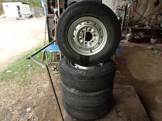 ขายกะทะขอบ 14 พร้อมยาง 6 รู 1ชุด4 วง 205/70/14 ยางพอใช้