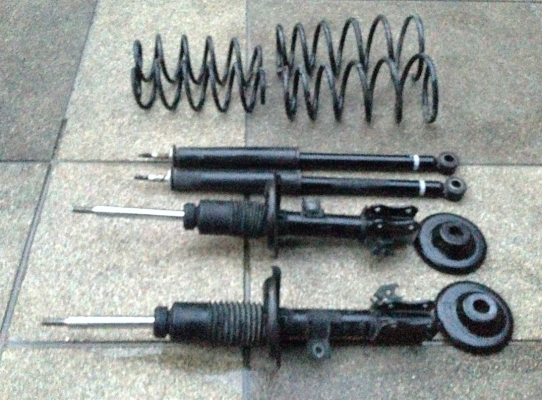 โช้คเดิม 4ต้น พร้อมสปริง 4ตัว ของรถ Suzuki รุ่น Swift ราคาไม่แพง