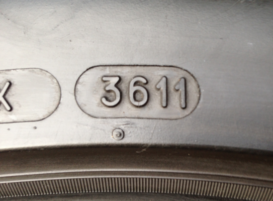 ยาง Michelin 255 40 20 ปลายปี11 พร้อมใช้งาน ราคาไม่แพง