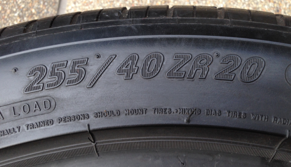 ยาง Michelin 255 40 20 ปลายปี11 พร้อมใช้งาน ราคาไม่แพง