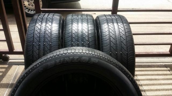 ยาง Dunlop 235 55 19 ดอกเต็มๆ ไม่มีปะ ราคาไม่แพง ยาง Dunlop 235 55 19 ดอกเต็มๆ ไม่มีปะ ราคาไม่แพง