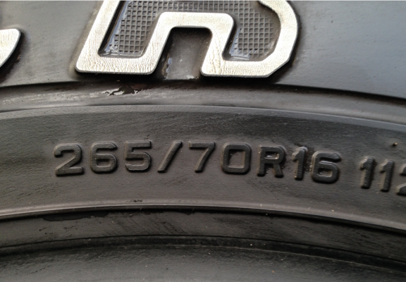 ยาง All Dunlop 265 70 16 กลางปี11 จำนวน2เส้น made in Japan ดอกดี ไม่มีปะ ราคาไม่แพง