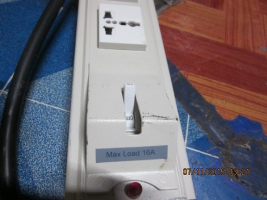 รางปลั๊กไฟอย่างดี กล่องอลูมีเนียมแข็งแรง มีเบรคเกอร์ในตัว