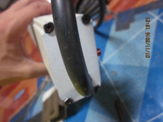 รางปลั๊กไฟอย่างดี กล่องอลูมีเนียมแข็งแรง มีเบรคเกอร์ในตัว