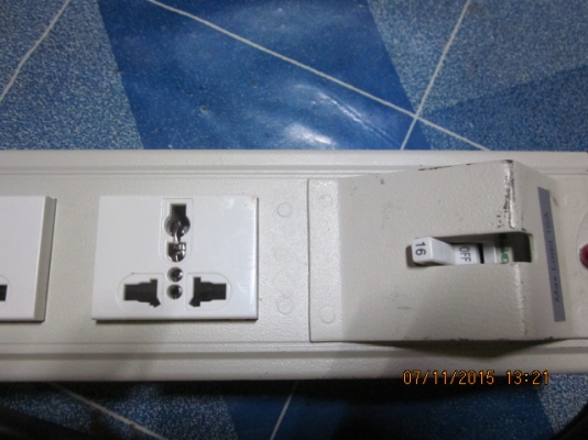 รางปลั๊กไฟอย่างดี กล่องอลูมีเนียมแข็งแรง มีเบรคเกอร์ในตัว