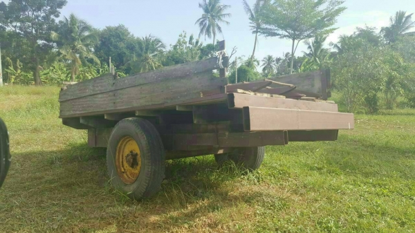 ขายรถแบคโฮ KOMATSU PC10-3 พร้อมสาลี่ลาก ราคา 120000