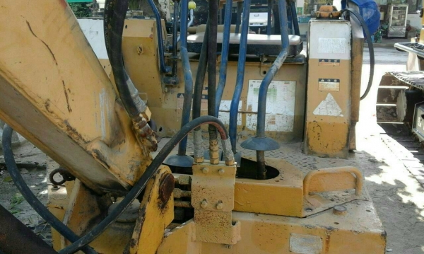 ขายรถแบคโฮ KOMATSU PC10-3 พร้อมสาลี่ลาก ราคา 120000