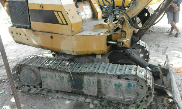 ขายรถแบคโฮ KOMATSU PC10-3 พร้อมสาลี่ลาก ราคา 120000