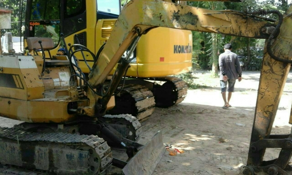 ขายรถแบคโฮ KOMATSU PC10-3 พร้อมสาลี่ลาก ราคา 120000