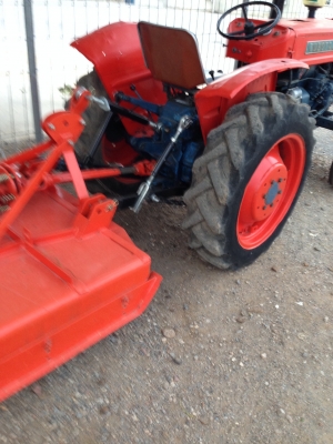 ขาย รถไถ คูโบต้า L240 พร้อมเครื่องตัดหญ้ามีโสลว์มีล๊อกล้อมีกระต่ายกับเต่าสภาพพร้อมใช้ ตัดหญ้าสบาย4ไร่ ครึ่งชั่วโมง (มีวีดีโอการทำงาน)