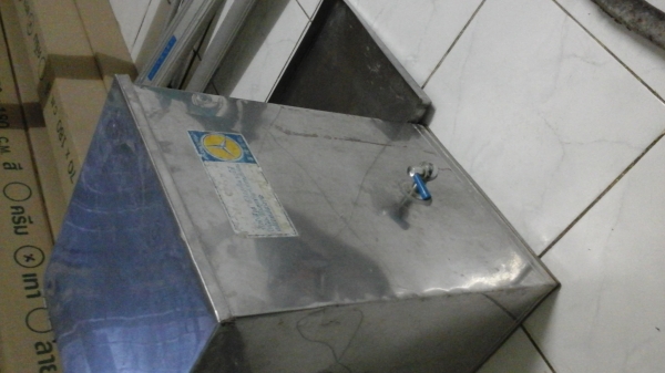 ถังน้ำดื่มมีก๊อกด้วยแสตนเลสดีไม่เป็นสนิม