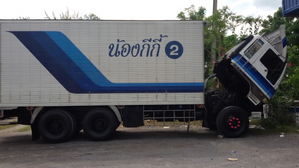 ขายรถ 10 ล้อ FL. 1M. 220แรง เพลาเดียว รถห้างแท้ เครื่องดีคัชชีได้ เอาใช้งานได้เลยไฟแนนจัดได้ 500000บาท