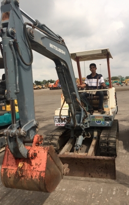 MITSUBISHI ME-30 (คอลโทนสั้นปั๊มนิ้ว)(มีVDOชม)รถเก่านอกมีเอกสารใบอินวอย ติดต่อ 085-5632278 (ราคาต่อรองได้)