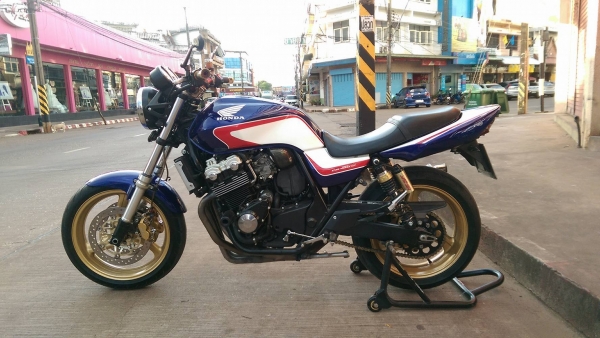 ขายคับ HONDA CB400 TECH1 ปี2000 ทะเบียนพร้อมโอนภาษีไม่ขาด สีสวย ท่อแต่ง แฮนด์แต่ง กันล้ม กระจกแต่ง ราคา 92500 บาท ส่งได้ทั่วไทยคับ สนใจติดต่อ 081-0578282 คับ ส่งได้ทั่วไทยคับ สนใจติดต่อ 081-0578282 FACEBOOK ชาญณรงค์ ป๊อป ชัยอมฤต ไอดีไลน์ POPBIGBIKESAKON ค