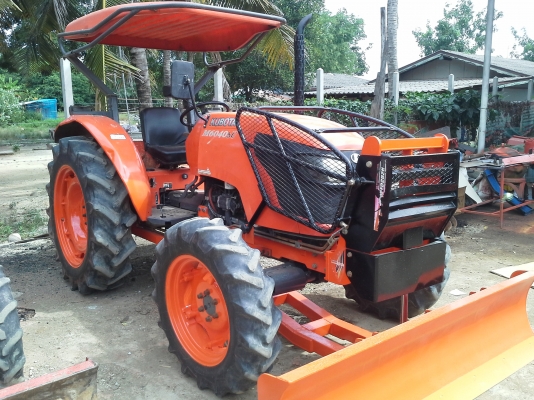 ขาย แทรกเตอร์ KUBOTA M6040 สภาพพร้อมใช้งาน