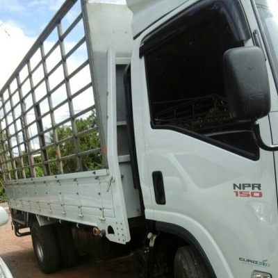 หกล้อ อีซูซุ NPR150ปี56 ช่วงยาว5ม สภาพดีสวยจัดใช้งานน้อย วิ่ง30,000กทม ทะเบียนพร้อมโอน ราคา 850,000บ รถสวยกริบไม่มีตำนิ