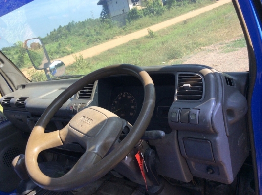 ISUZU NKR 4ล้อ รถห้างแท้ สภาพเดิมๆ เครื่องดี ครัทซีสวย แอร์พร้อม ขาย 280,000 บาท( ศุภากร 081-1903107, 081-4252943)